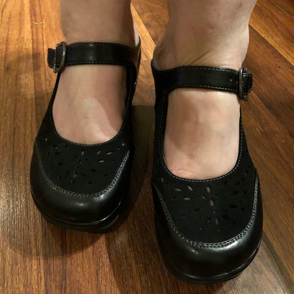 white mountain mary jane shoes